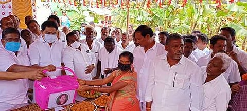 சங்ககிரியில் சனிக்கிழமை மாலை திடீரென மழை பெய்தது.