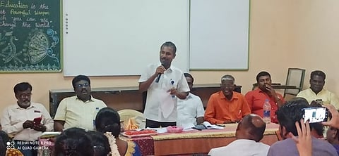 ஆலோசனைக் கூட்டத்தில் மாநில பொதுச் செயலா் சதீஷ்.