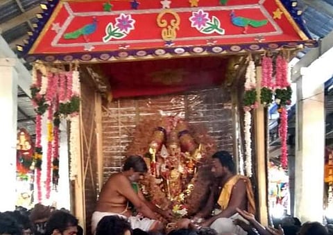 திருச்செந்தூரில் மாசித்திருவிழா 7-ம் நாள்: வெட்டிவேர்ச் சப்பரத்தில் சண்முகர்