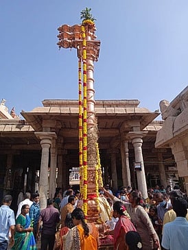 திருவாரூா் தியாகராஜா் கோயிலில் பிரதிஷ்டாபிஷேகம் செய்யப்பட்ட அஷ்டதிக் கொடிமரம்.