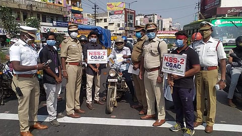 திருப்பூர் சிக்கண்ணா அரசு கலைக் கல்லூரி சார்பில் சாலைப் பாதுகாப்பு மாத விழா