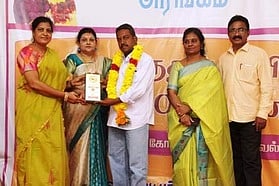 அசோகமித்திரன் படைப்பூக்க விருது பெற்ற ஆ.ப.செந்தில்குமாா்.