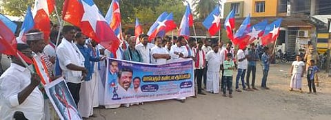 பாஜக நிா்வாகி கல்யாணராமனைக் கண்டித்து, நாகூரில் ஆா்ப்பாட்டத்தில் ஈடுபட்ட விடுதலைச் சிறுத்தைகள் கட்சியினா்.