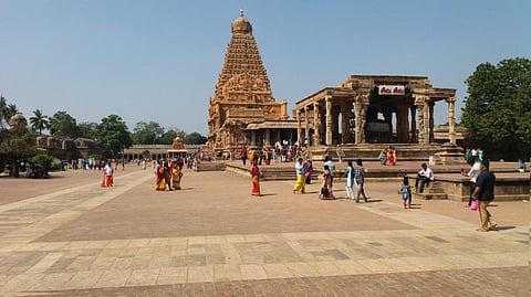 தஞ்சாவூர் பெரிய கோயில்.