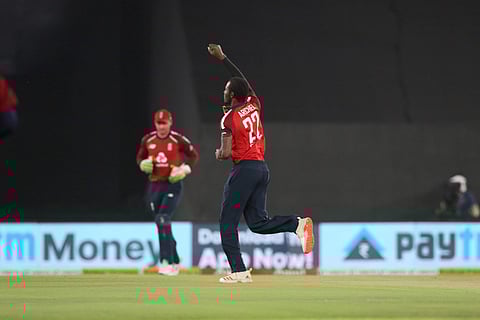 ஸ்ரேயஸ் அரைசதம்: இங்கிலாந்துக்கு 125 ரன்கள் இலக்கு