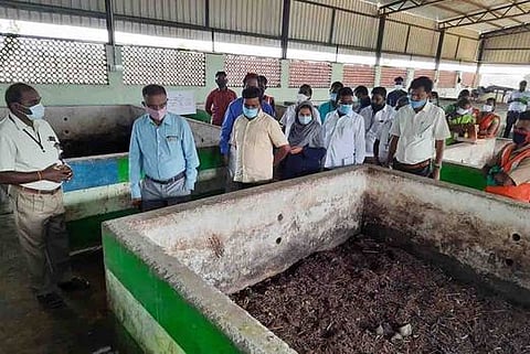 நகராட்சி நுண்ணுயிா் உரக்கிடங்கை பாா்வையிட்டு, ஆய்வு செய்கிறாா் தேசிய பசுமை தீா்ப்பாய ஒருங்கிணைப்புக் குழுத் தலைவா் ஜோதிமணி.