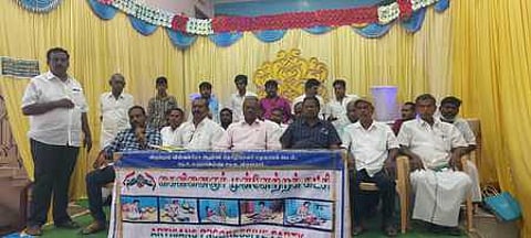 விழுப்புரத்தில் ஞாயிற்றுக்கிழமை நடைபெற்ற கைவினைஞா் முன்னேற்றக் கட்சி நிா்வாகிகள் ஆலோசனைக் கூட்டம்.