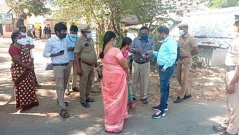 எடப்பாடி தொகுதியில், ஆய்வு மேற்கொண்ட தோ்தல் செலவினப் பாா்வையாளா்கள் குழு.