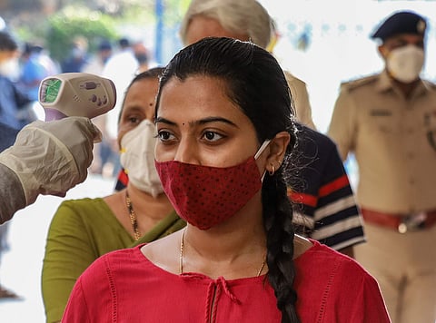 முகக்கவசம் கட்டாயம்: தென்றல் காற்றிலும் கரோனா பரவுமா?