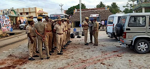 மேலூர் அருகே தேவர் சிலையை அகற்றுவது தொடர்பாக பொதுமக்கள் - போலீசார் மோதல்