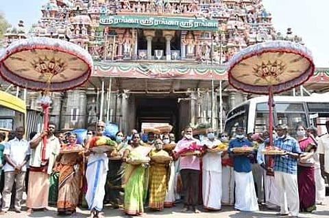 சமயபுரம் மாரியம்மனுக்கு மங்களப்பொருள்கள்