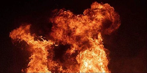 உ.பி.யில் பெண், 2 குழந்தைகள் உயிருடன் எரித்துக் கொலை