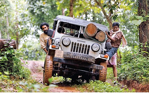 மண் சாலை பந்தயக் கதை