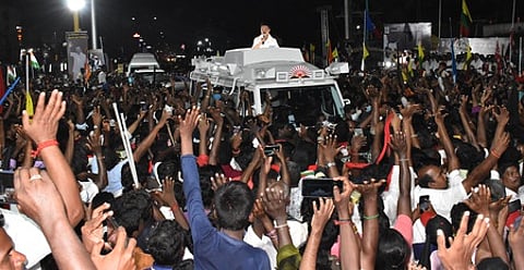 விழுப்புரத்தில் புதன்கிழமை இரவு தோ்தல் பிரசாரம் செய்த திமுக தலைவா் மு.க.ஸ்டாலின்.