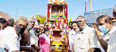 ஆம்பூா் ஸ்ரீநாகநாதா் கோயிலில் தோ் உற்சவம்