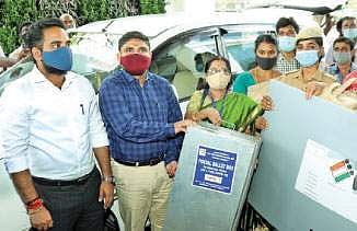 தபால் வாக்குச் சீட்டு வழங்கும் பணி இன்று முதல் தொடக்கம்