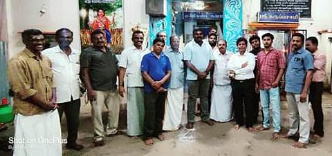 புன்னைவன மணிகண்டன் கோயில் முன் வாக்கு சேகரித்த திமுக வேட்பாளா் இ. ராஜா.
