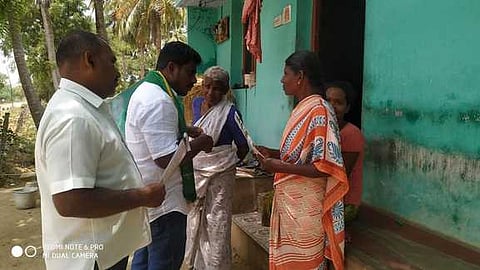 ராதாபுரம் பகுதியில் வாக்கு சேகரித்த நாம் தமிழா் கட்சி வேட்பாளா் ரா.ஜேசுதாசன்.