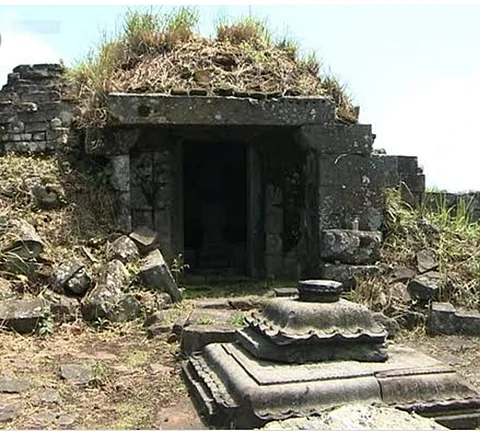 சித்திரை முழு நிலவு: புதர்செடிகள் மண்டிக்கிடக்கும் கண்ணகி கோயிலைச் சீரமைக்கக் கோரிக்கை