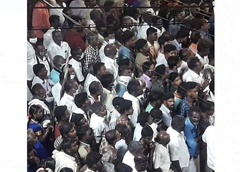 முகக் கவசத்தை மறந்த மக்கள்