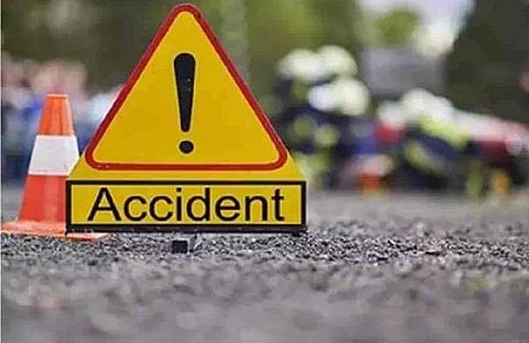 தில்லியில் சாலையோரம் தூங்கியவர்கள் மீது லாரி மோதல்: இருவர் பலி, 2 பேர் காயம்