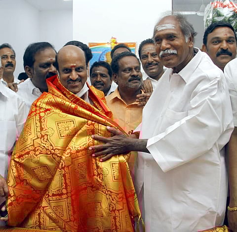 என்.ஆா். காங்கிரஸில் இணைந்தாா் புதுவை முன்னாள் எம்எல்ஏ