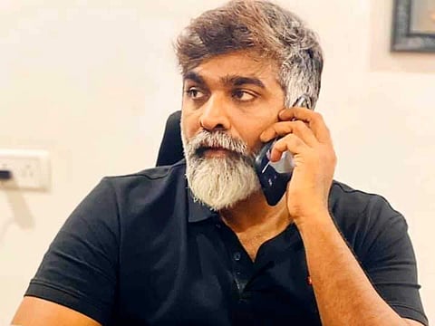 இலங்கைத் தமிழனாக விஜய் சேதுபதி நடித்துள்ள ‘யாதும் ஊரே யாவரும் கேளிர்’ திரைப்பட டீசர் வியாழனன்று வெளியாகியுள்ளது.