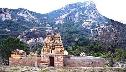 சங்ககிரி மலையில் உள்ள அருள்மிகு வரதராஜபெருமாள் கோயில்