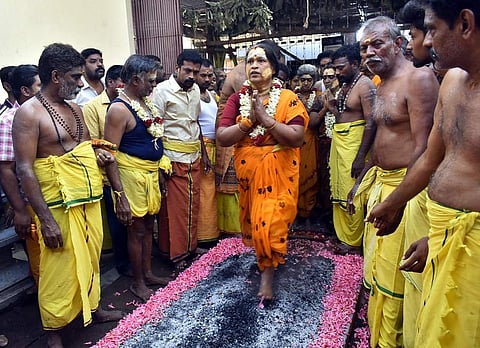 ஓங்காளியம்மன் கோவில் திருவிழா: திரளான பக்தர்கள் குண்டம் இறங்கி நேர்த்திக்கடன்