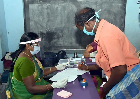ஊரக உள்ளாட்சித் தேர்தல் வாக்குப்பதிவு தொடங்கியது!