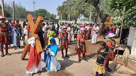 கும்மிடிப்பூண்டி இலங்கை அகதிகள் முகாமில் நடைபெற்ற புனித வெள்ளி சிலுவை பாதை நிகழ்வு.