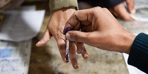 பேனாவுடன் சென்று வாக்களிக்கலாம்