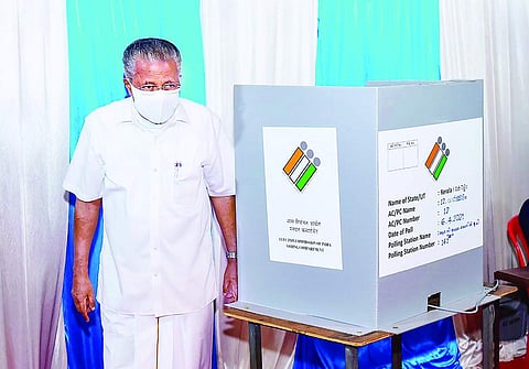 வாக்குப்பதிவு தினத்தன்றும் சபரிமலை விவகாரத்தில் தலைவா்கள் காரசார விவாதம்