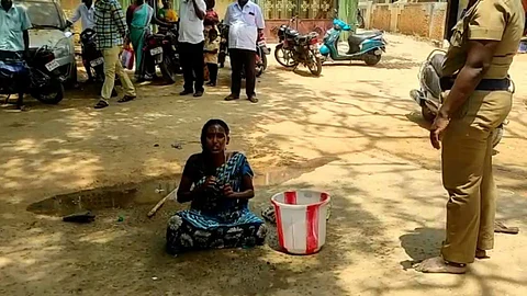 மேலூர் மகளிர் காவல்நிலையம் முன்பு மாற்றுத்திறனாளி பெண் தீக்குளிக்க முயற்சி
