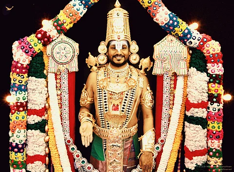 வெங்கடேசப் பெருமாள் வேஷத்தில் நித்தியானந்தா: முகநூலில் வெளியிட்ட படங்களால் கடும் சர்ச்சை