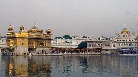 பஞ்சாப் மாநிலத்தில் உள்ள அமிருதசரஸ் பொற்கோயில்.