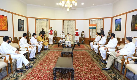 ஆளுநருடன் உத்தவ் தாக்கரே சந்திப்பு