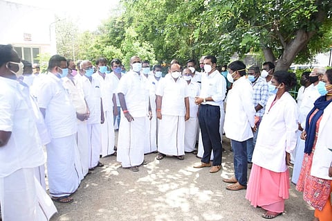 திருமங்கலம், பேரையூர் அரசு மருத்துவமனையில் ஆர்.பி உதயகுமார் ஆய்வு