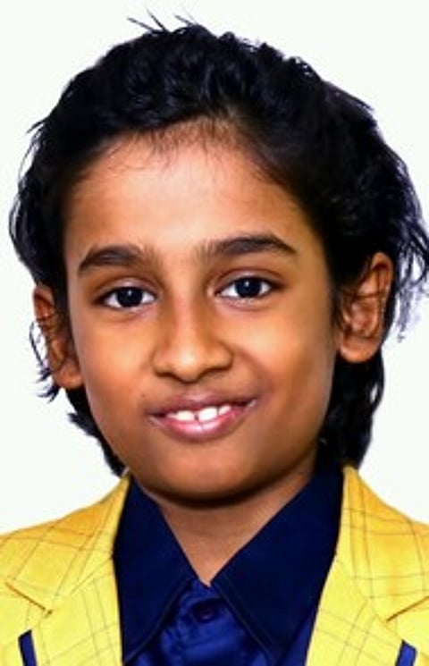 உண்டியல் சேமிப்புப் பணத்தை முதல்வரின் கரோனா நிவாரன நிதிக்கு வழங்கிய த.ஆ. இளஞ்சேரன்.