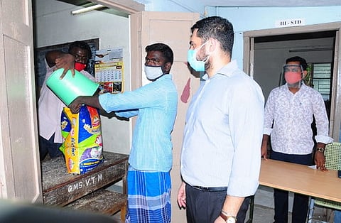 இலவச அரிசி வழங்கும் பணி: ஆட்சியா் ஆய்வு