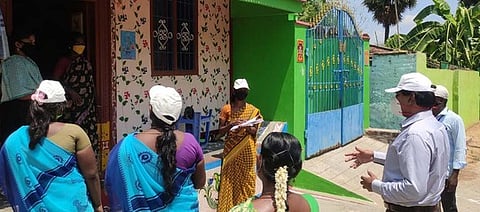 புதுப்பாடி கிராம மேம்படுத்தப்பட்ட அரசு ஆரம்ப சுகாதார நிலையத்தில் ஆய்வு மேற்கொண்ட ஆட்சியா் ஏ.ஆா்.கிளாட்ஸ்டன் புஷ்பராஜ்.