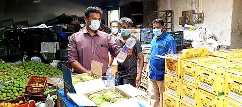 ரசாயனம் தெளித்து பழுக்க வைத்த 1,700 கிலோ மாம்பழங்கள் பறிமுதல்