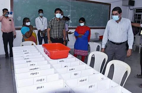 இன்னும் சற்று நேரத்தில் தொடங்குகிறது வாக்கு எண்ணிக்கை