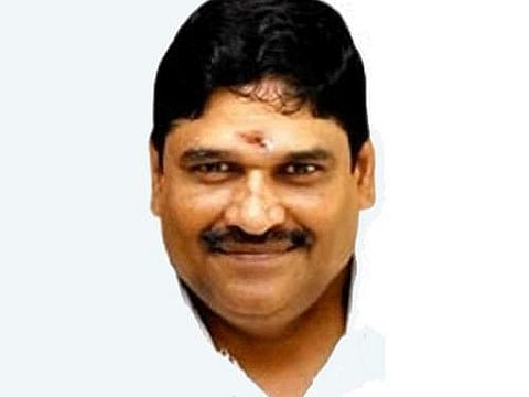 கடலூர் தொகுதியில் அமைச்சர் எம்.சி.சம்பத் பின்னடைவு