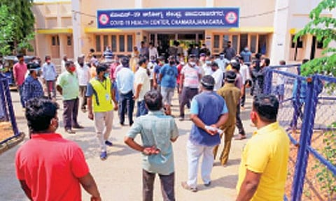 ஆக்சிஜன் பற்றாக்குறையால் கர்நாடக அரசு மருத்துவமனையில் 24 போ் பலி