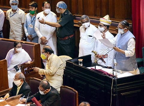 மேற்கு வங்கத்தில் எம்எல்ஏக்கள் பதவியேற்பு