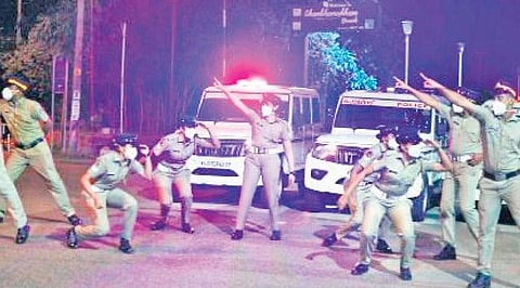 கவனம் ஈர்த்த கேரள போலீஸ்!