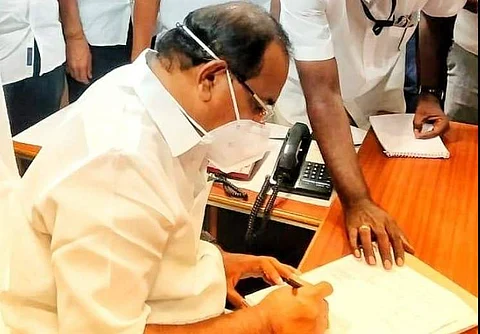 மே 10 முதல் ரூ.2,000 நிவாரண நிதி வழங்கும் திட்டம் : அமைச்சர் சக்கரபாணி