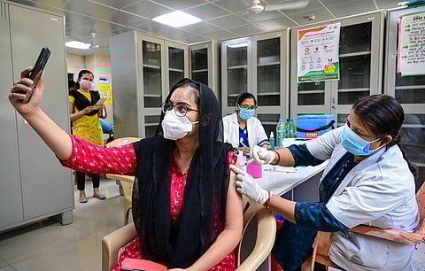 தடுப்பூசி போடாவிட்டால் ஊதியம் இல்லை: உஜ்ஜைன் நகராட்சி முடிவு