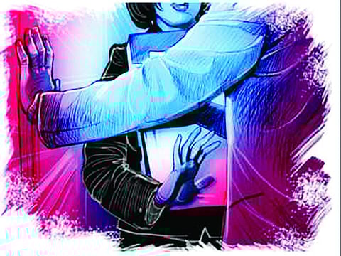 பள்ளிகளில் தொடரும் பாலியல் தொல்லை: தீா்வு என்ன ?